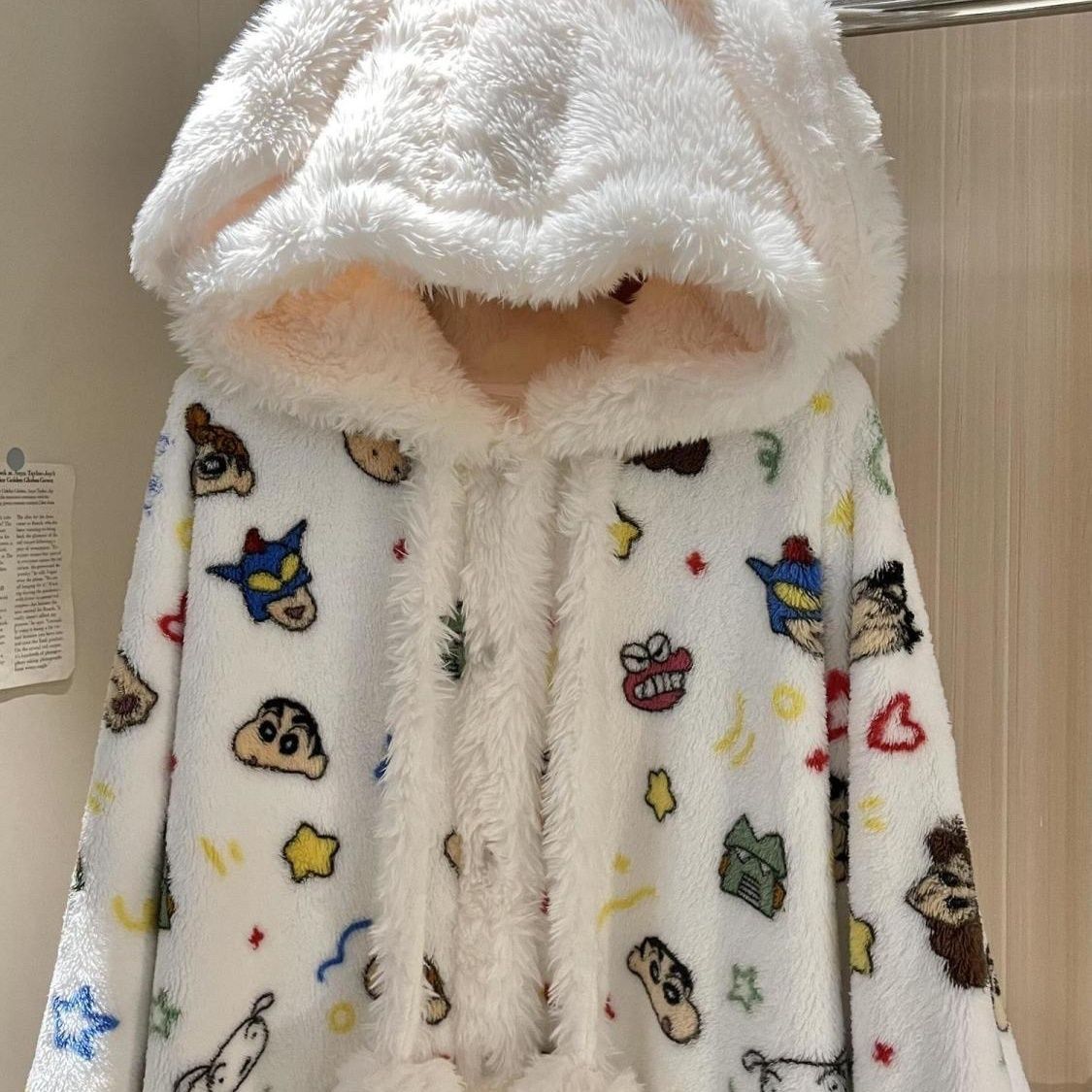 짱구는 못말려 만화 캐릭터가 그려진 부드러운 코랄 플리 - Anime Merchandise Japan 리뷰 및 가격